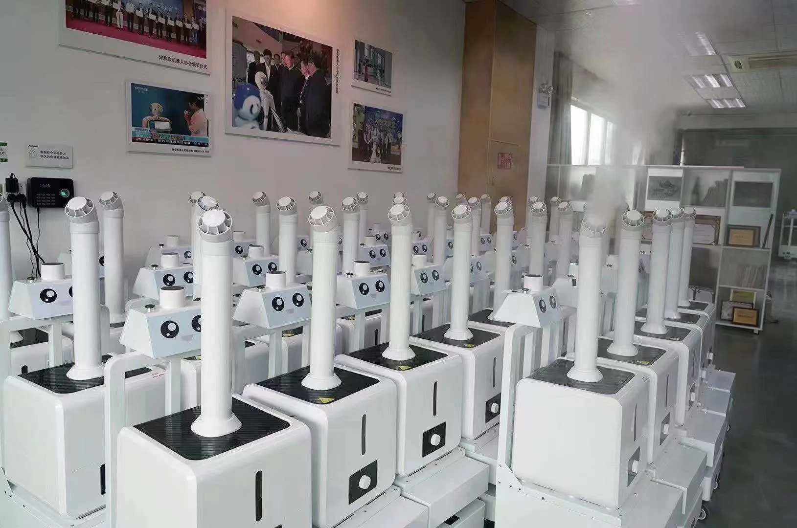 רובוטים חכמים הופכים לשומרים קטנים למניעת מגיפה