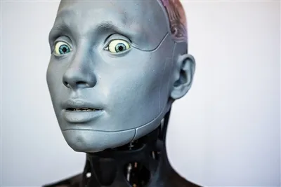 מסיבת עיתונאים ראשונה שנערכה על ידי רובוט התחבר עם רובוט משלוח