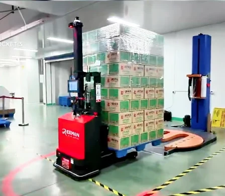 מלגזה אוטונומית של רימן MINI משתלבת בהצלחה עם מכונת גלישת מתיחה כדי להפוך את ...